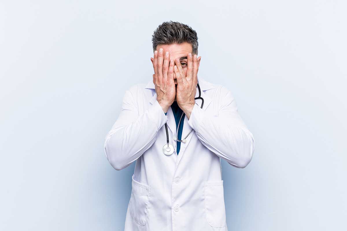 Recebi uma notificação do CRM. O que fazer? | Direito Médico