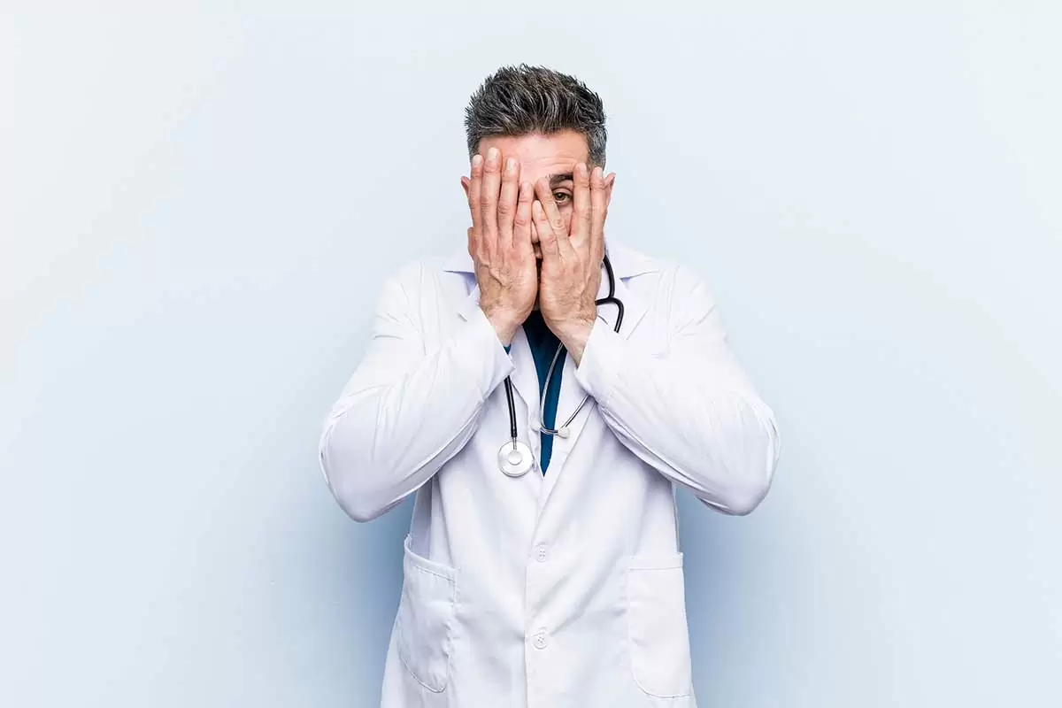 Recebi uma notificação do CRM. O que fazer? | Direito Médico